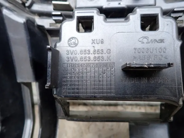 Skoda Superb 3 III Front Grill 2019-2024 OEM 3V0853653G image 8