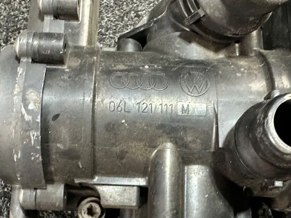 VW 1.8 2.0 TFSI Termostat Hus 06L121111M image 5