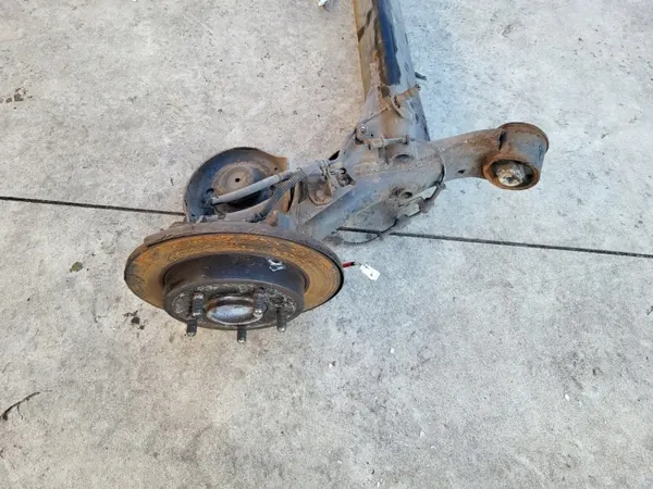 Viga do eixo traseiro OEM PRKA11422165652 Kia Venga image 4