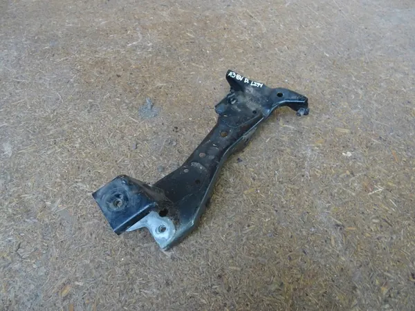 Höger fram skärm fäste AUDI A3 8V 8V0821136C image 5