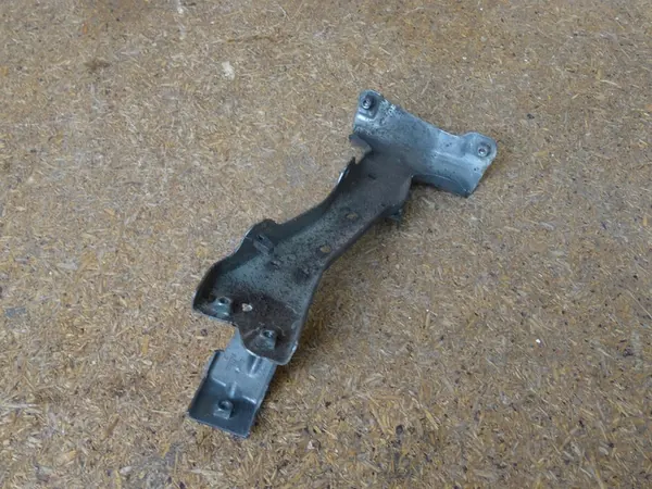 Höger fram skärm fäste AUDI A3 8V 8V0821136C image 9