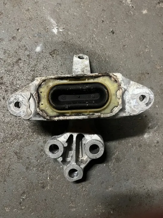 Supporto motore Opel Astra J 1.7 CDTI image 2