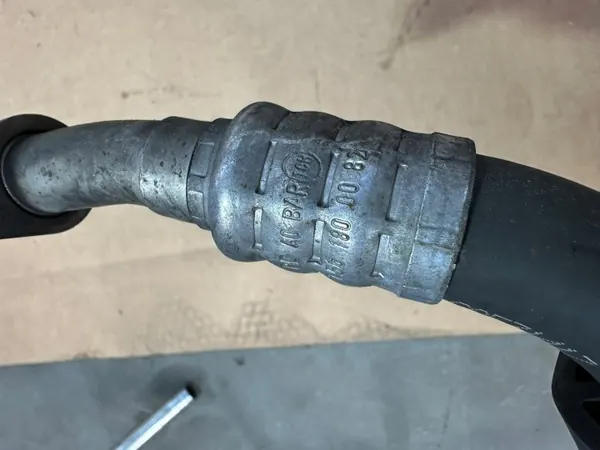 Conduit de refroidisseur d'huile OEM A1561800082 Mercedes ML image 6