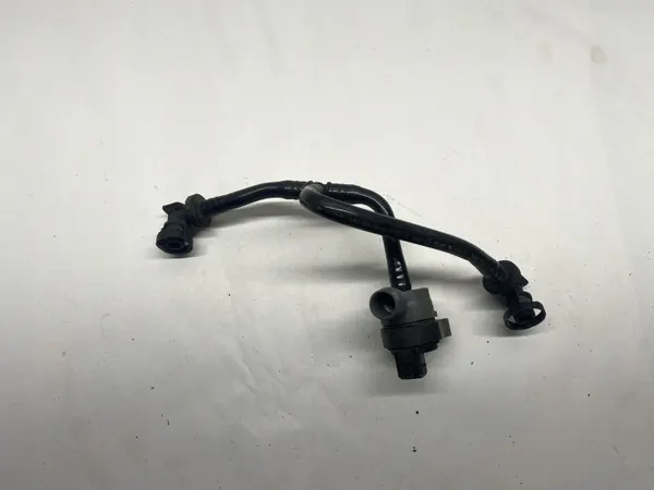 BMW M2 F87 brandstofinlaat OEM 7848454 - Gebruikt image 2