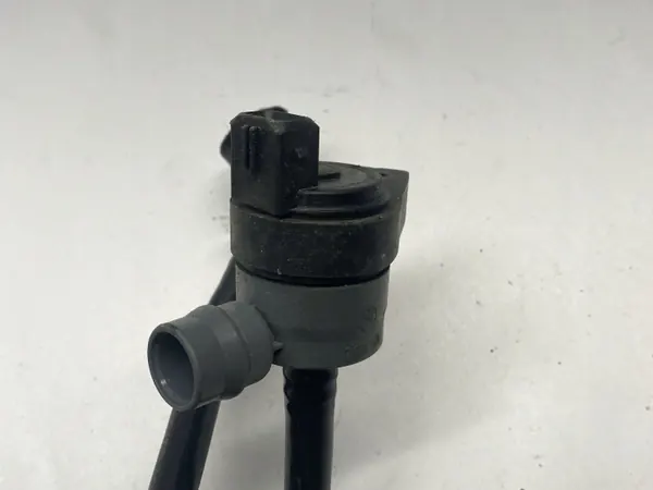 BMW M2 F87 brandstofinlaat OEM 7848454 - Gebruikt image 6