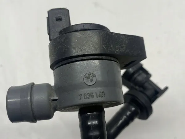 BMW M2 F87 brandstofinlaat OEM 7848454 - Gebruikt image 8