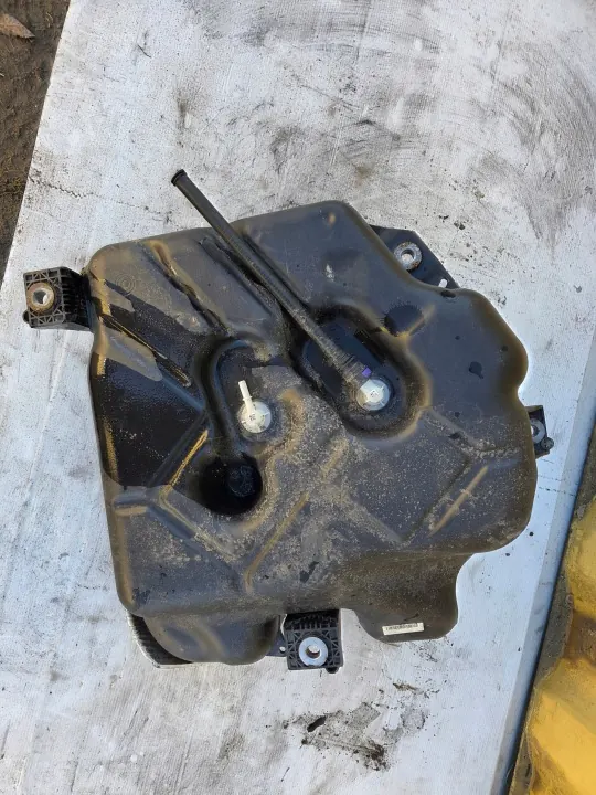 Audi Q5 8R 2.0 TDI AdBlue-pomp OEM 8R0131877 image 3