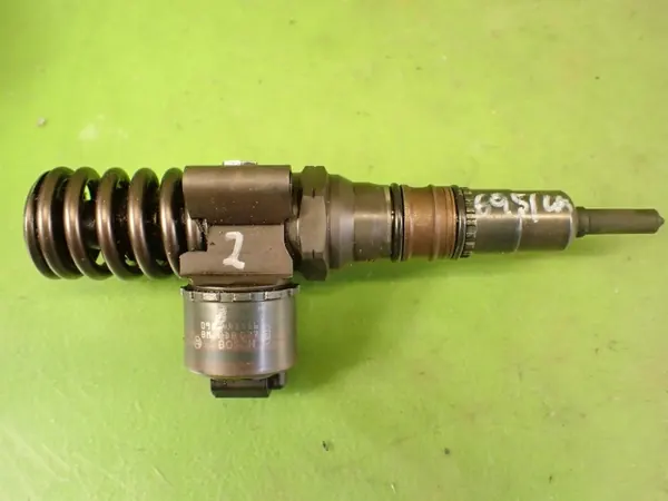 Inyector OEM 3G130073GX para VW Touran 2.0 TDI image 2