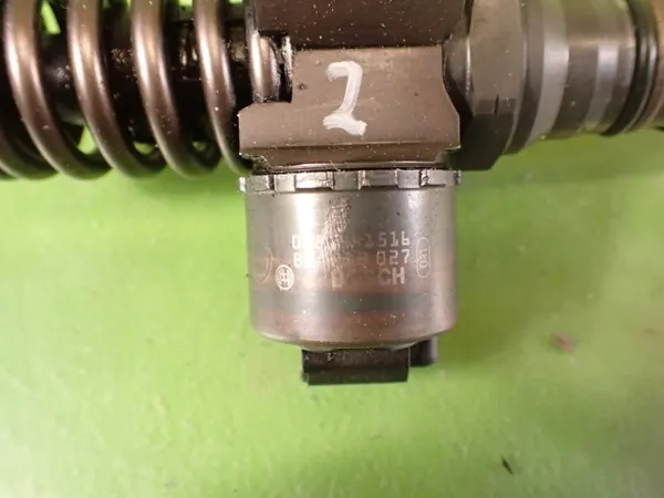 Inyector OEM 3G130073GX para VW Touran 2.0 TDI image 3