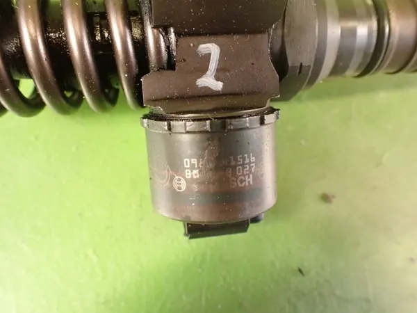 Inyector OEM 3G130073GX para VW Touran 2.0 TDI image 4
