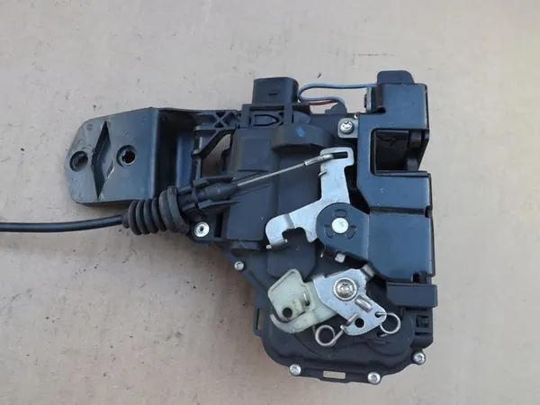 VW Passat B5 Golf IV Vorderes Linkes Türschloss 1J0837867 image 4