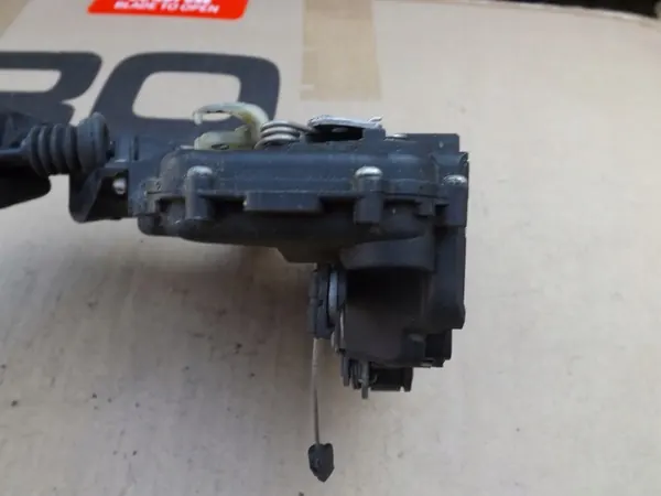 VW Passat B5 Golf IV Vorderes Linkes Türschloss 1J0837867 image 5