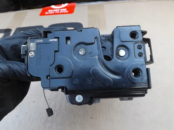 VW Passat B5 Golf IV Vorderes Linkes Türschloss 1J0837867 image 6