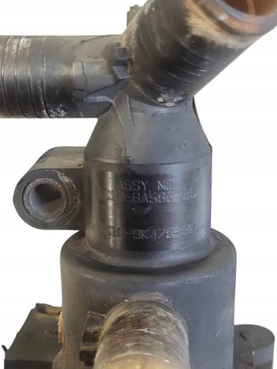 Carcasa de termostato FORD TRANSIT 2.4L diesel 2008 image 3