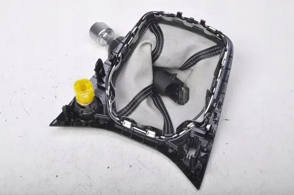 Pomo de cambio Ford Fiesta MK8 OEM 285279 - Usado image 4