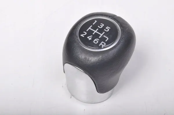 Pomo de cambio Ford Fiesta MK8 OEM 285279 - Usado image 5