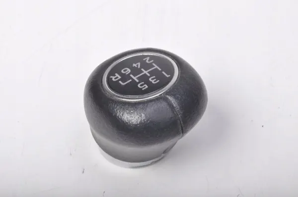 Pomo de cambio Ford Fiesta MK8 OEM 285279 - Usado image 6