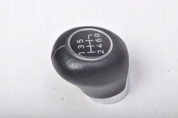 Pomo de cambio Ford Fiesta MK8 OEM 285279 - Usado image 7