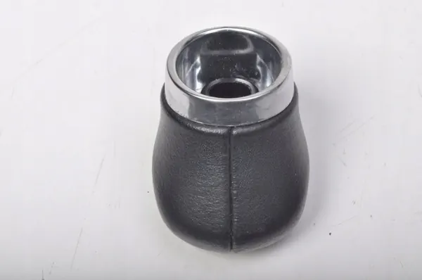 Pomo de cambio Ford Fiesta MK8 OEM 285279 - Usado image 8