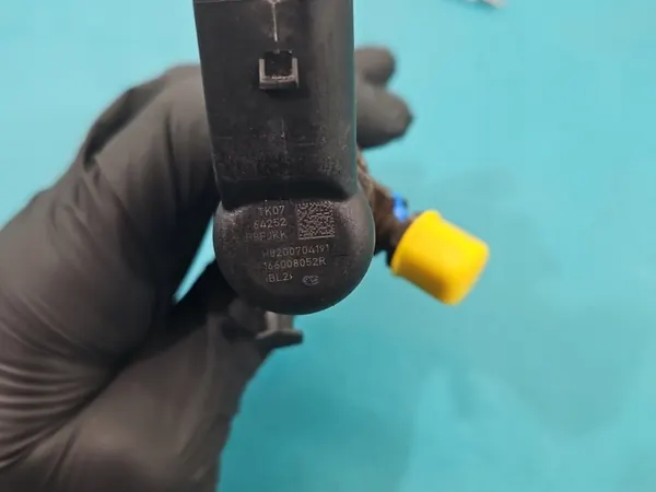 Inyector OEM 166008052R para Renault Megane III 1.5 DCI image 3
