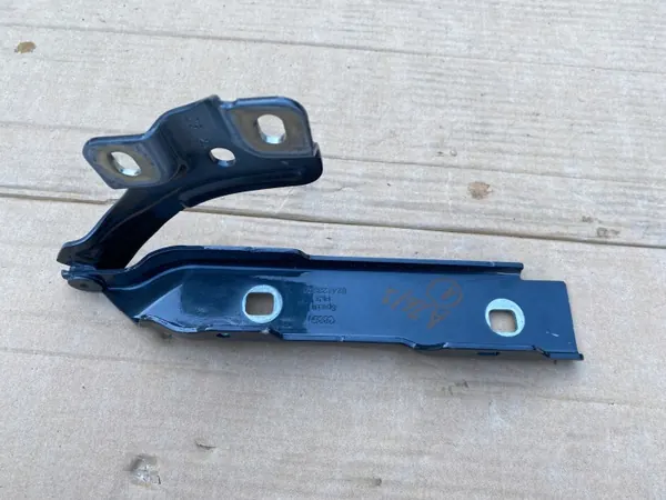 Audi A1 82A Konnusarinen Vasen Etu OEM 82A823301 image 3