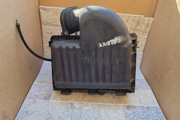 Carcaça do filtro de ar FORD GALAXY 1.9L diesel 2000 image 4