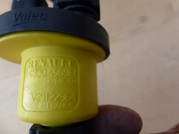 Válvula de combustível OEM 149304569R com linhas - Dacia image 3