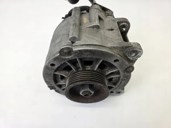 Audi A4 S4 4.2 BBK Vaihtovirtageneraattori image 3