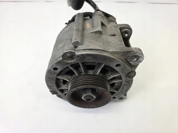 Audi A4 S4 4.2 BBK Vaihtovirtageneraattori image 4