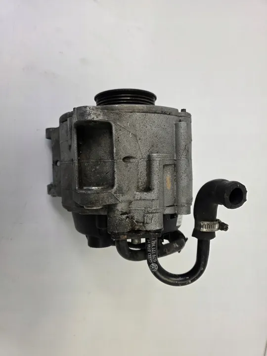 Audi A4 S4 4.2 BBK Vaihtovirtageneraattori image 5