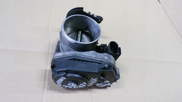 AUDI A4 B5 Acelerador 058133063M image 2