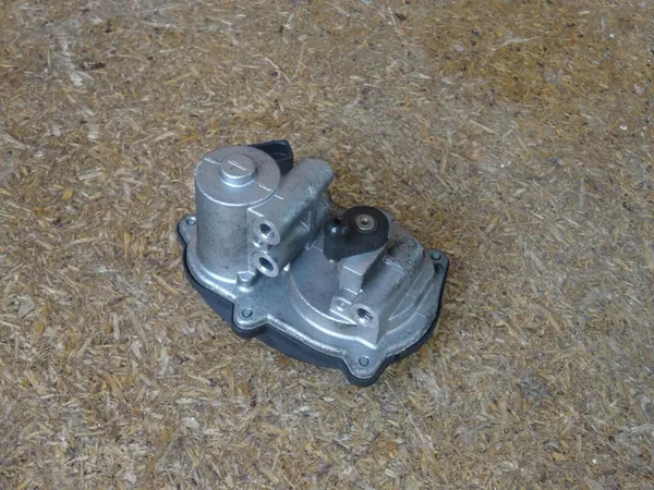 A3 8P GOLF VI EOS 2.0 TDI Atuador de Aletas 03L129086 V130 image 2