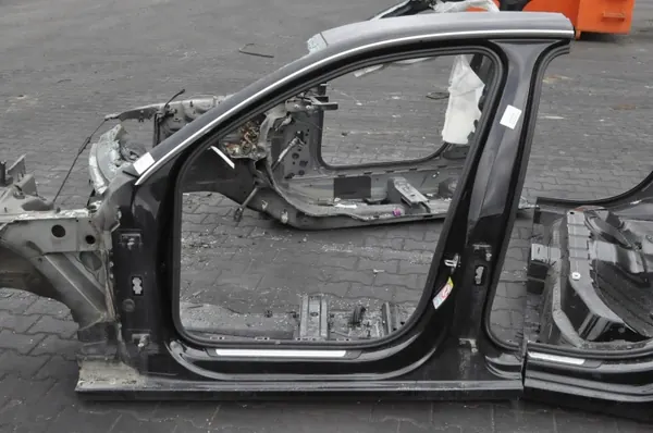 Audi A4 B8 vasen ovikynnys OEM 163987 - Käytetty image 2