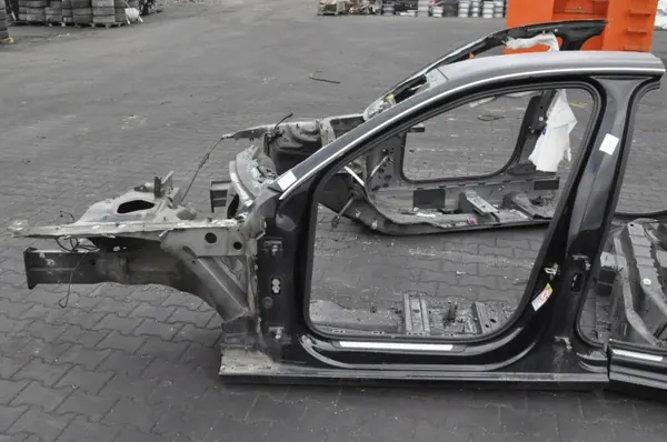 Audi A4 B8 vasen ovikynnys OEM 163987 - Käytetty image 6