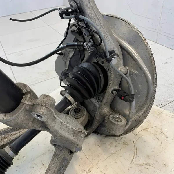 Mozzo di Sospensione Anteriore Sinistro Audi A6 C8 TDI image 8