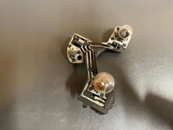 Baklyskontakt OEM VP8X8X13N005BA för Citroën C5 II image 2