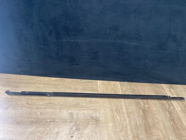 FAH12932 fram vänster dörrglaslist image 3