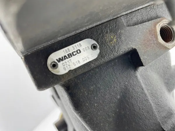 Compresseur d'air DAF 106 OEM 1883118 - État utilisé image 7