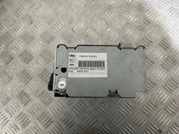 Radio FORD FIESTA MK7 OEM 8A6T-18C815-BL Usado image 9