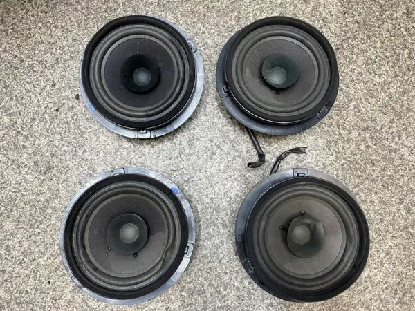 Kit Altavoces Suzuki OE OEM 39102-65J30 Usado image 2
