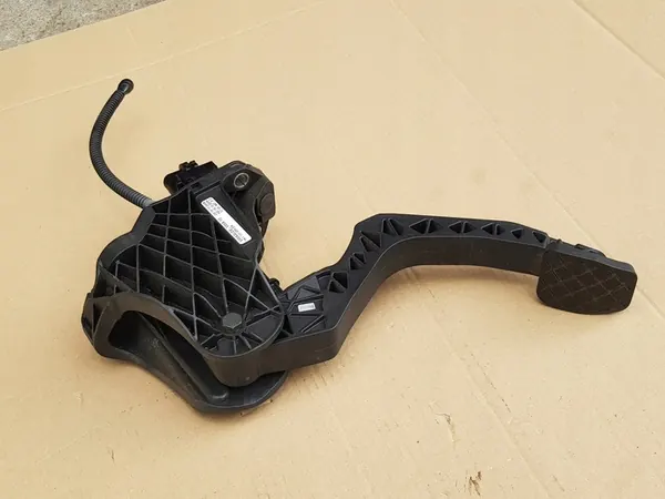 Kupplungspedal + Sensor + Schlauch / Audi A3 8P - VW Golf V VI image 4