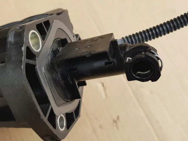 Kupplungspedal + Sensor + Schlauch / Audi A3 8P - VW Golf V VI image 9