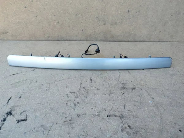 Moldura Portón Trasero Ford OE OEM 3M51-R43404-BF Usado image 2