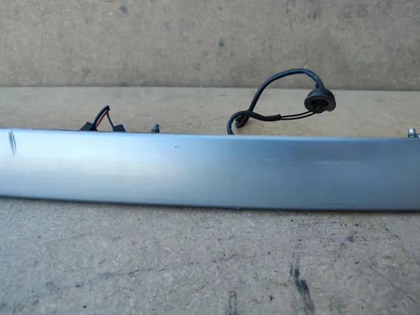 Moldura Portón Trasero Ford OE OEM 3M51-R43404-BF Usado image 3