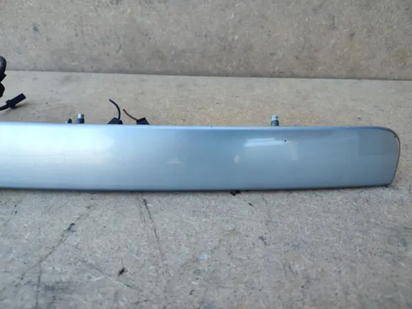 Moldura Portón Trasero Ford OE OEM 3M51-R43404-BF Usado image 4