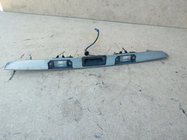 Moldura Portón Trasero Ford OE OEM 3M51-R43404-BF Usado image 5
