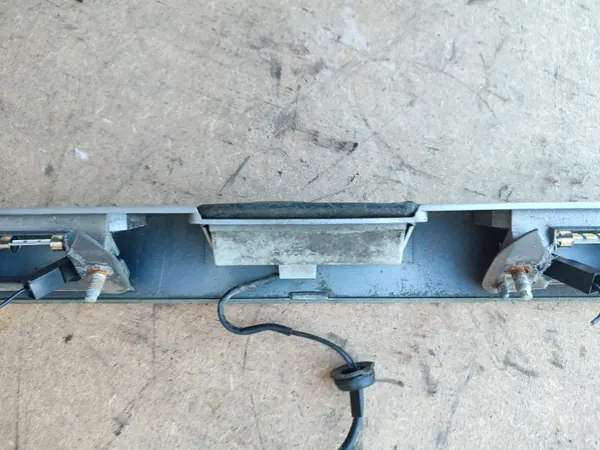 Moldura Portón Trasero Ford OE OEM 3M51-R43404-BF Usado image 7