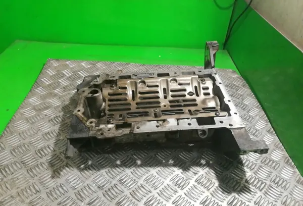 Land Rover OEM 4H2Q-6U004-FB yläöljypohja image 3