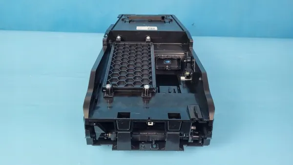 Bac de console centrale Mercedes W206 C200 OEM A2066805705 image 3