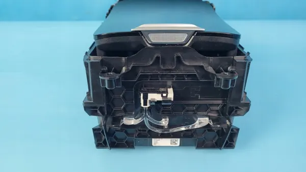 Bac de console centrale Mercedes W206 C200 OEM A2066805705 image 4